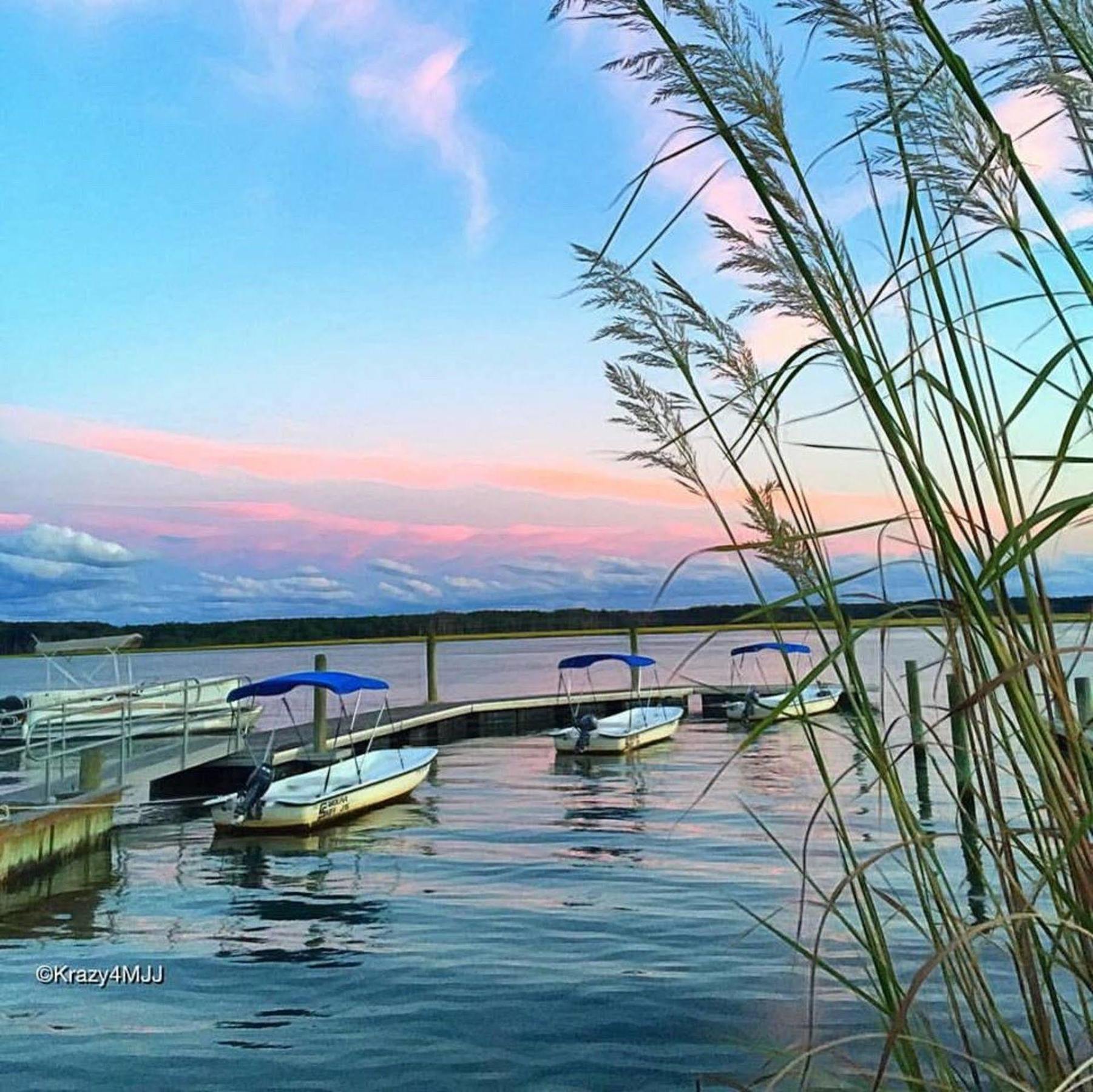Snug Harbor Marina And Hotel Chincoteague Exterior photo