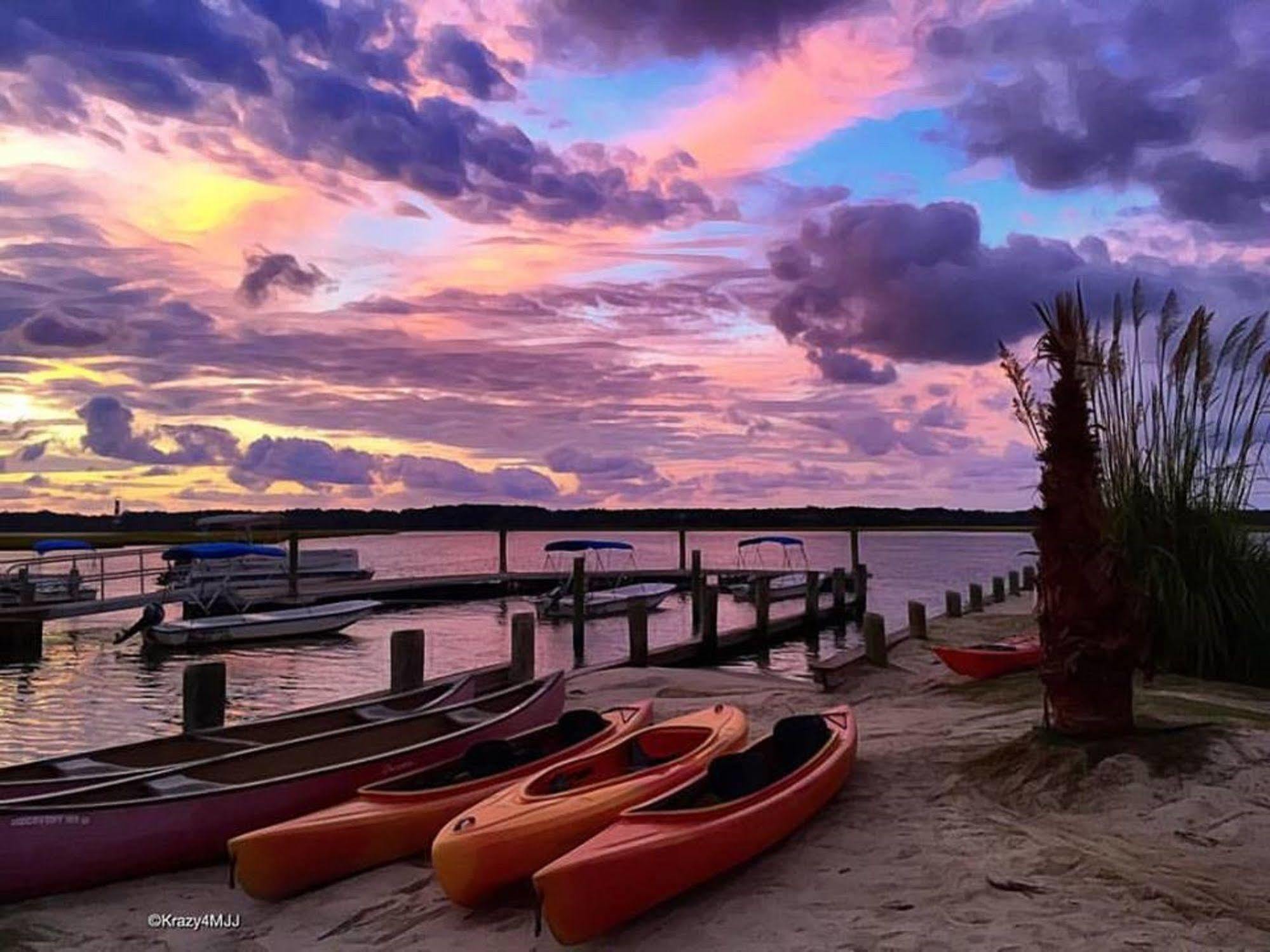 Snug Harbor Marina And Hotel Chincoteague Exterior photo